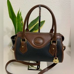 💕👜Vintage Dooney & Bourke A6 All Weather Purse